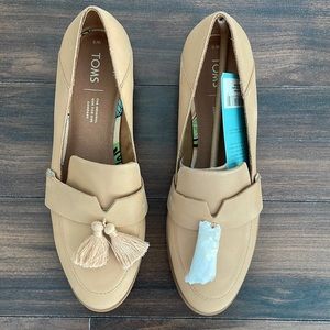 NWT Toms Penny Loafers, With Tassels, Camel/Beige Color, Size 9